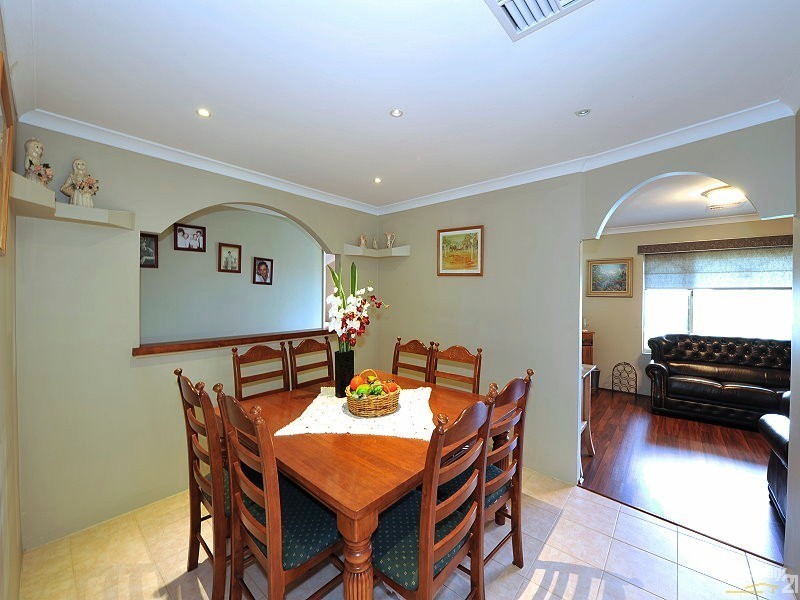 4 Parkstone Grove, Meadow Springs WA 6210