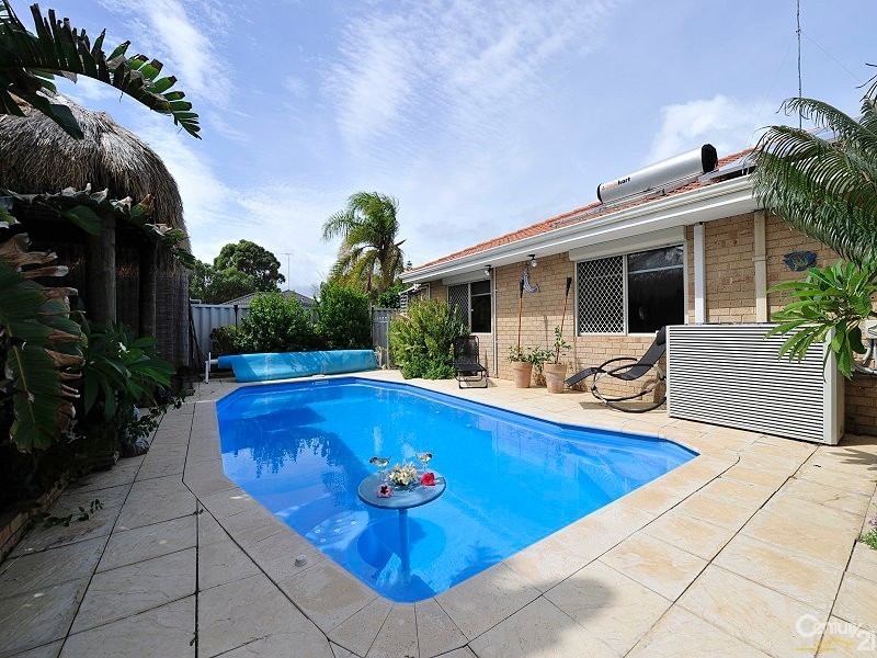 4 Parkstone Grove, Meadow Springs WA 6210