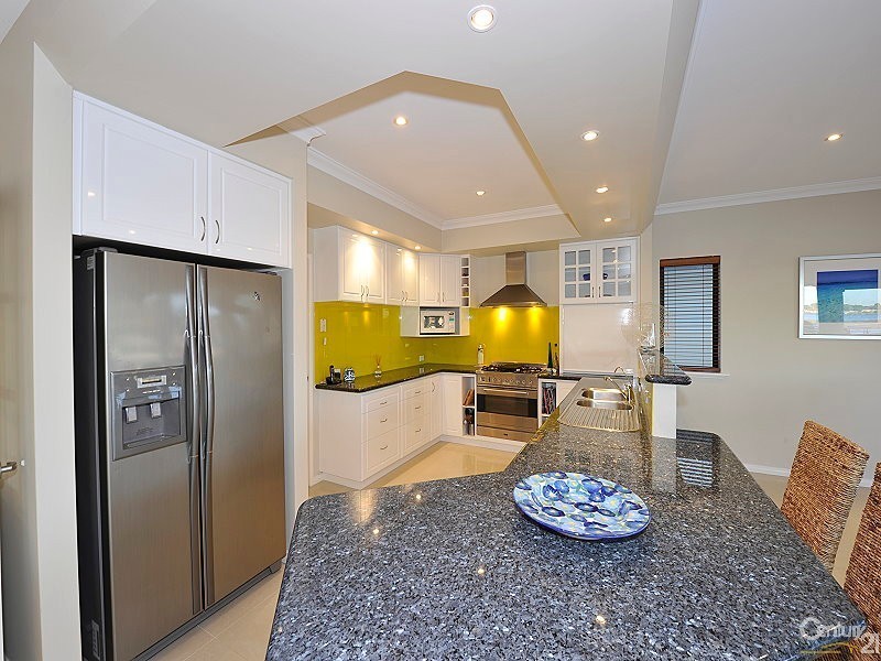 40 Brindabella Crescent, Halls Head WA 6210