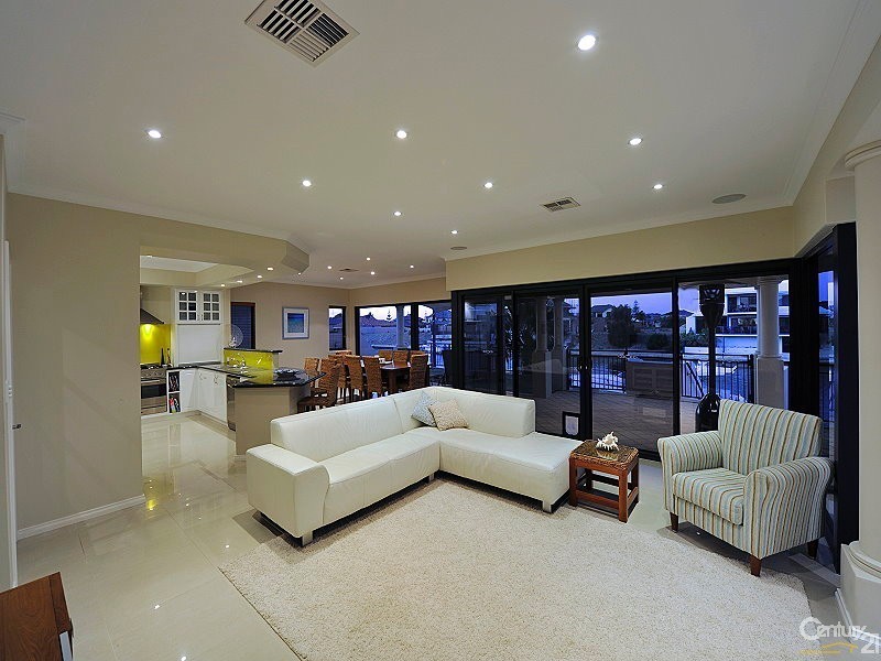 40 Brindabella Crescent, Halls Head WA 6210