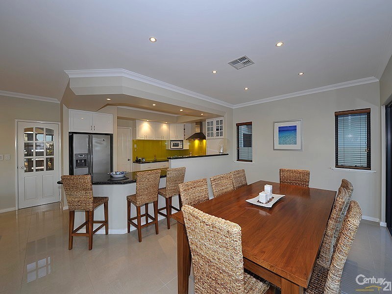 40 Brindabella Crescent, Halls Head WA 6210