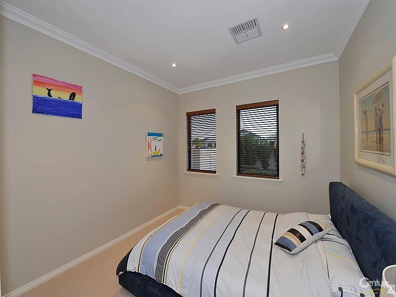 40 Brindabella Crescent, Halls Head WA 6210