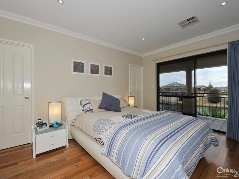 40 Brindabella Crescent, Halls Head WA 6210