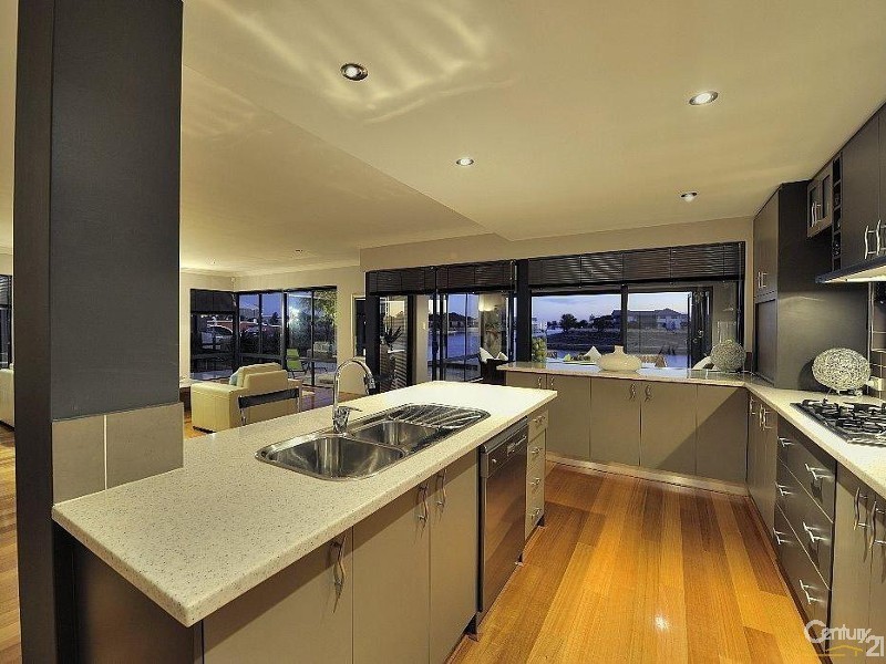 21 Waterlily Drive, Dudley Park WA 6210