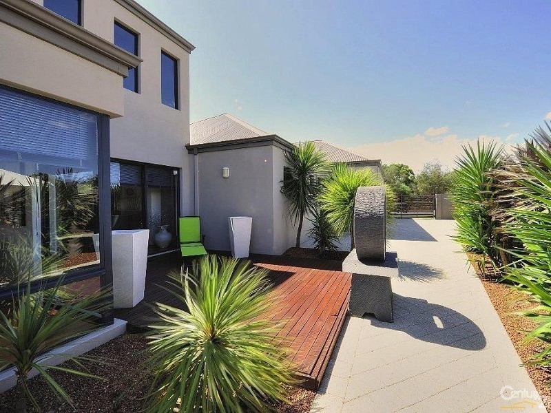 21 Waterlily Drive, Dudley Park WA 6210
