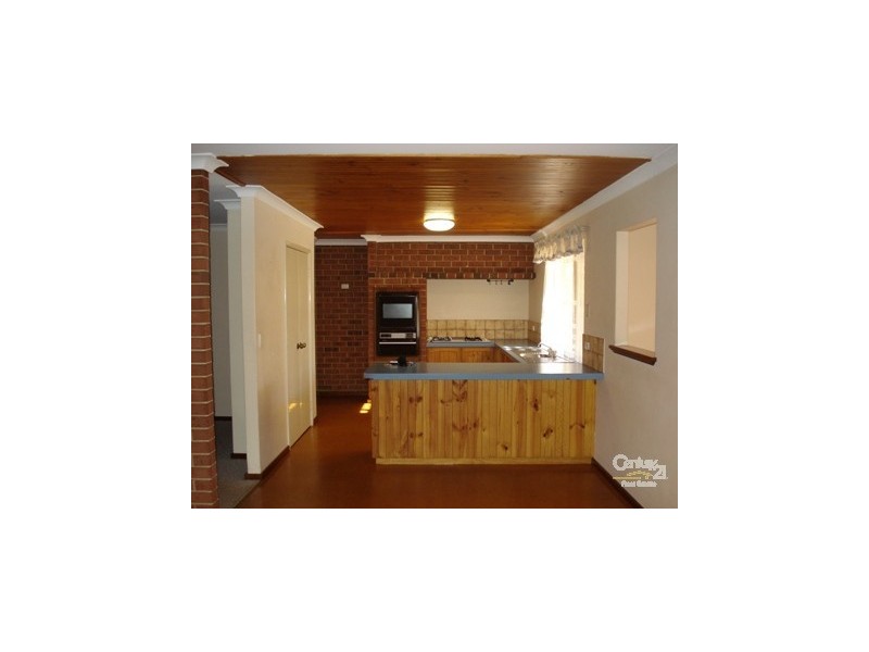 2 Kent Close, Halls Head WA 6210