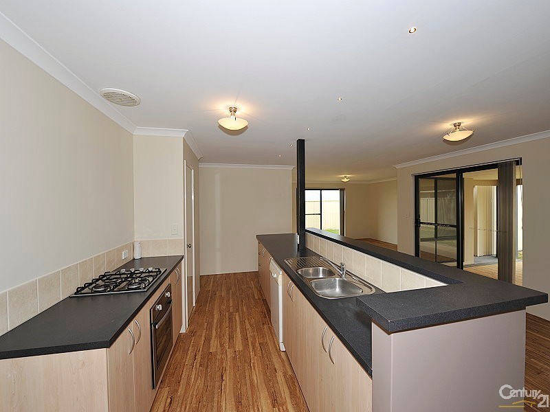 11 Arlette Pass, Lakelands WA 6180