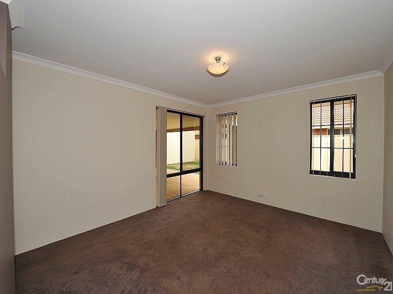 11 Arlette Pass, Lakelands WA 6180