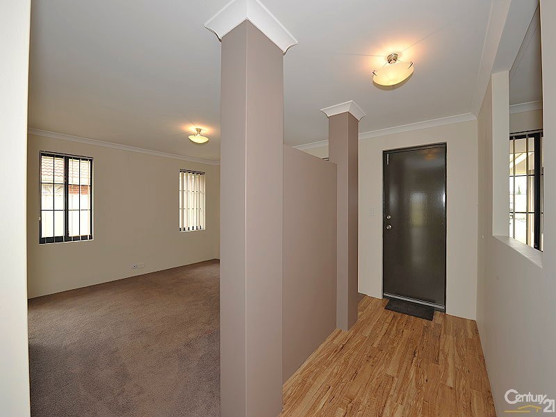 11 Arlette Pass, Lakelands WA 6180