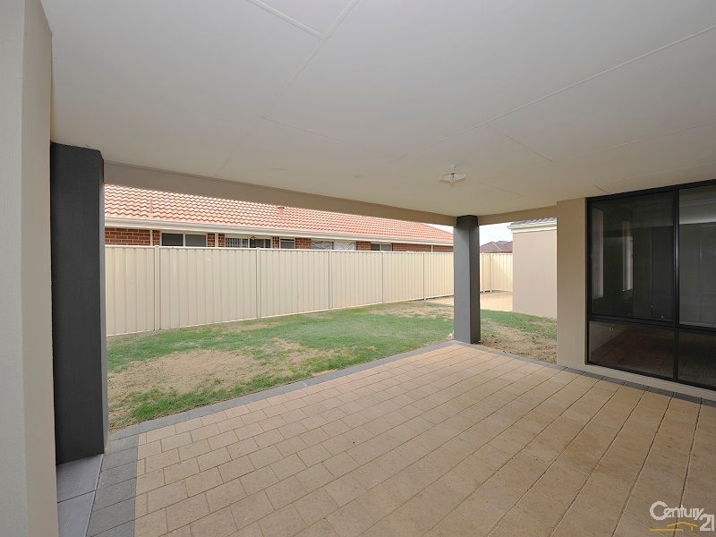 11 Arlette Pass, Lakelands WA 6180