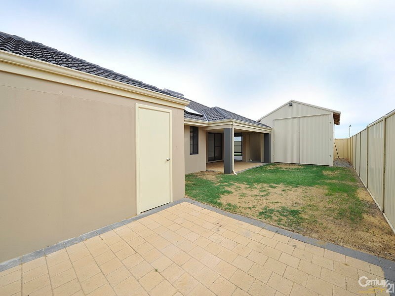 11 Arlette Pass, Lakelands WA 6180