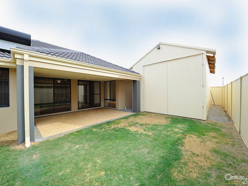 11 Arlette Pass, Lakelands WA 6180