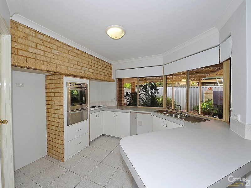 14 Allamanda Way, Halls Head WA 6210