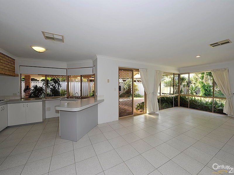 14 Allamanda Way, Halls Head WA 6210