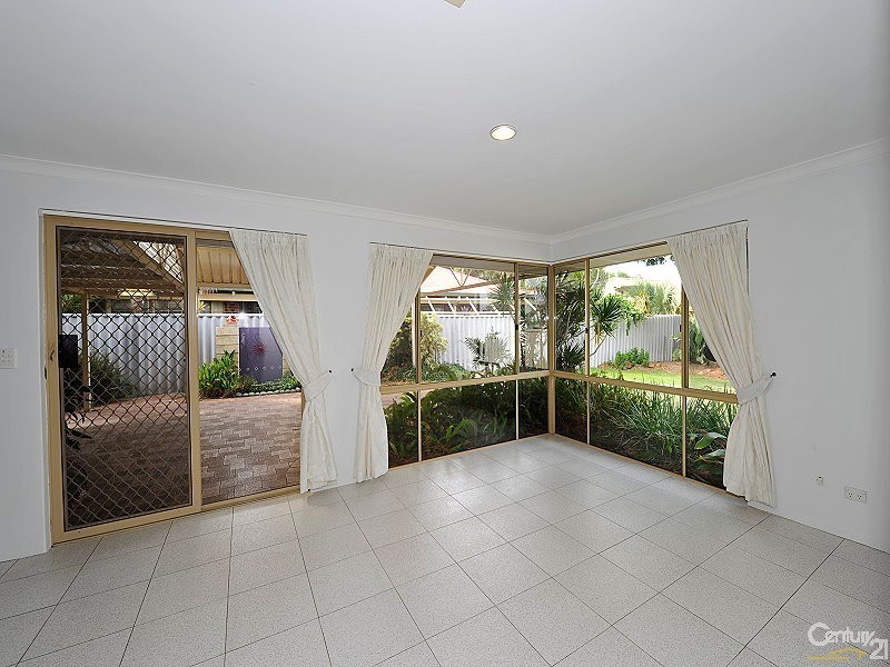 14 Allamanda Way, Halls Head WA 6210