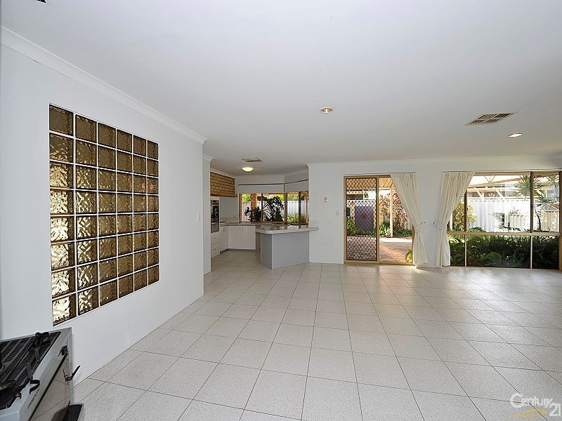 14 Allamanda Way, Halls Head WA 6210