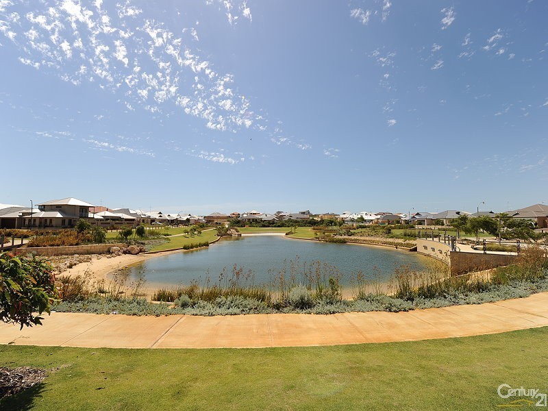 14 Allamanda Way, Halls Head WA 6210