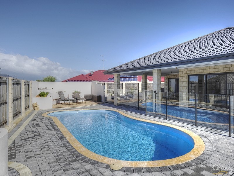 53 Marsdenia Road, Halls Head WA 6210