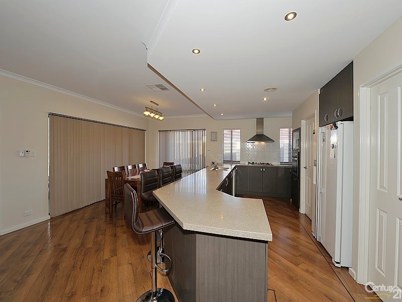 53 Marsdenia Road, Halls Head WA 6210