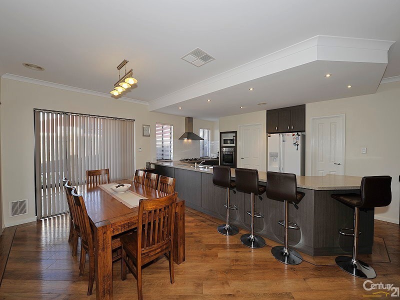 53 Marsdenia Road, Halls Head WA 6210