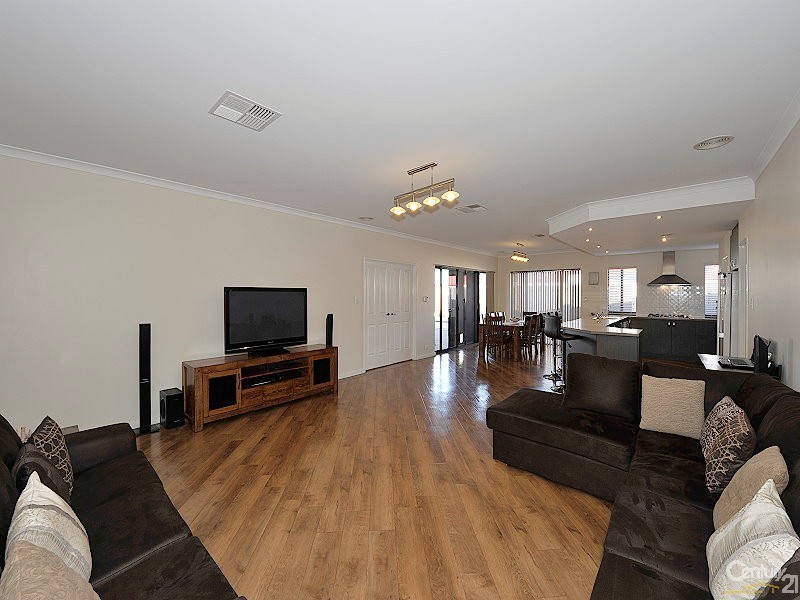 53 Marsdenia Road, Halls Head WA 6210