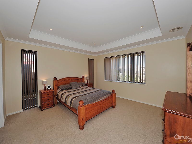 53 Marsdenia Road, Halls Head WA 6210