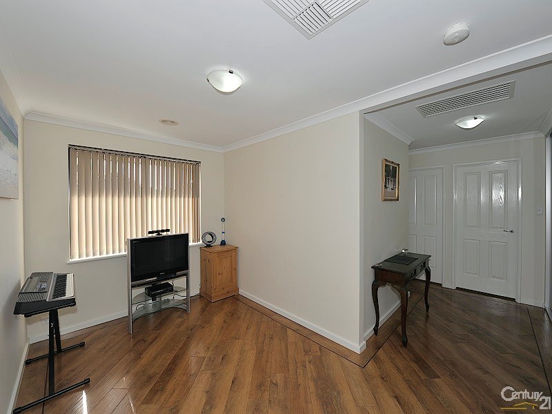 53 Marsdenia Road, Halls Head WA 6210