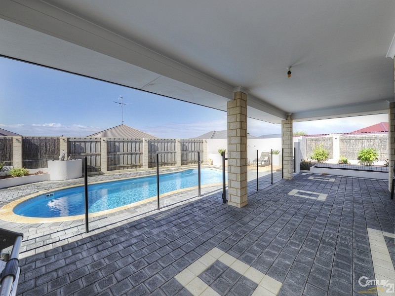 53 Marsdenia Road, Halls Head WA 6210