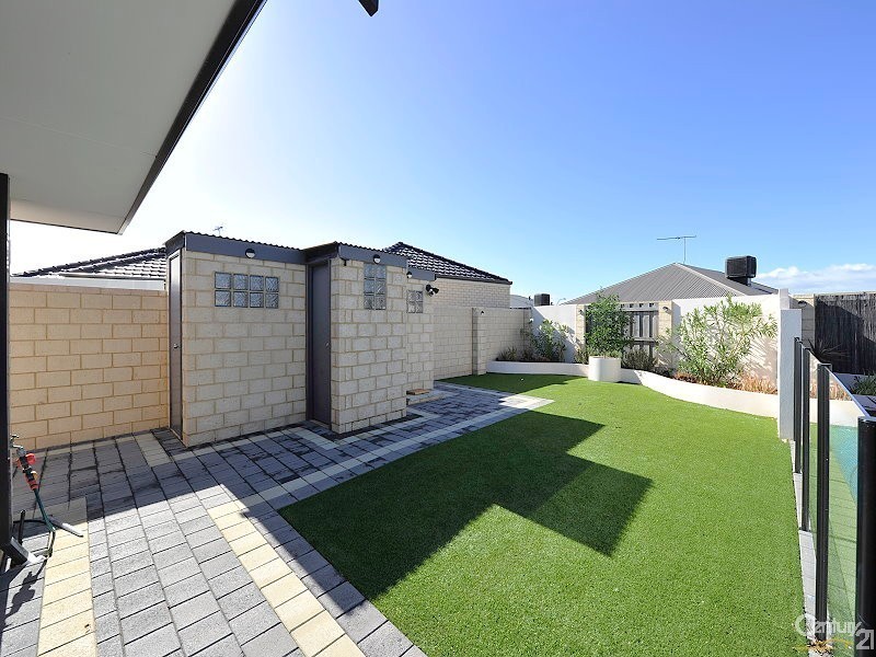 53 Marsdenia Road, Halls Head WA 6210