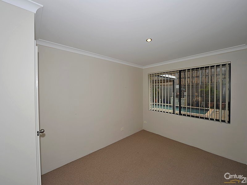 8 Quandong Parkway, Halls Head WA 6210