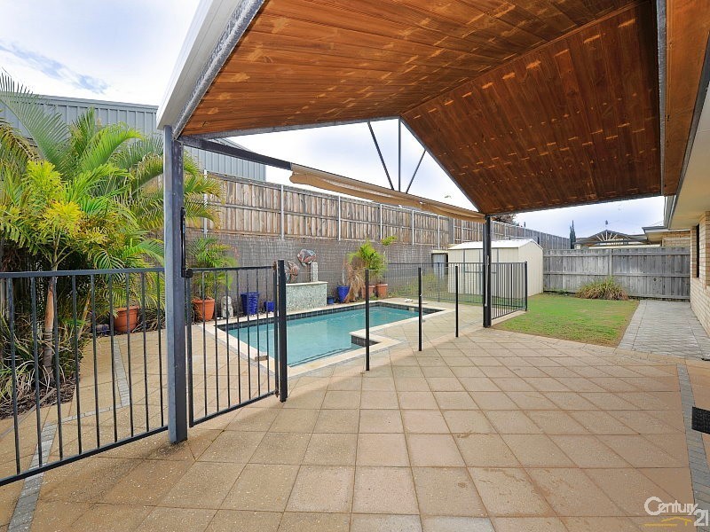 8 Quandong Parkway, Halls Head WA 6210