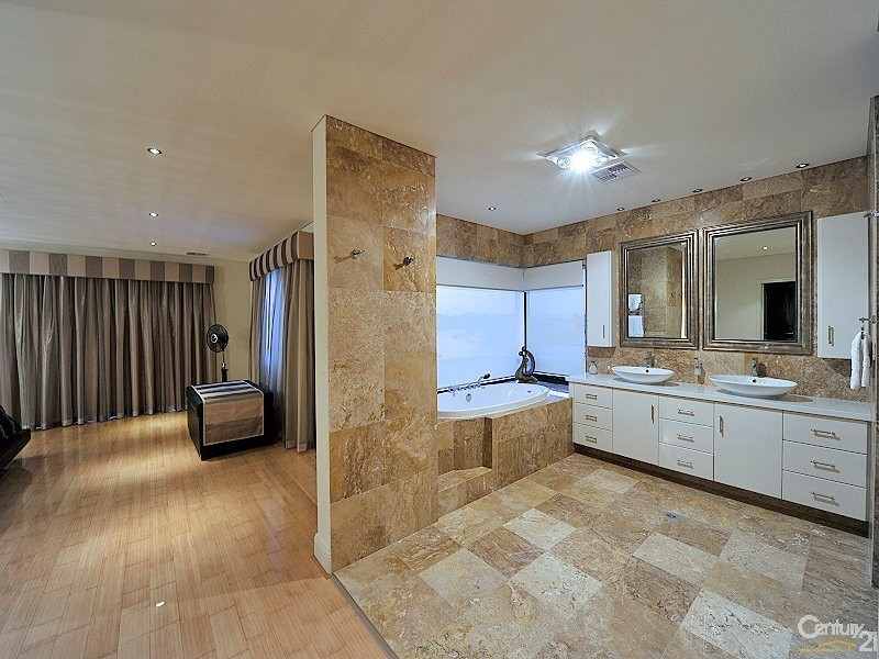 39 Aztec Island Retreat, Halls Head WA 6210