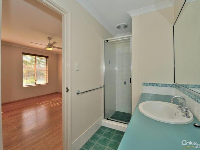 16 Wintersweet Place, Halls Head WA 6210