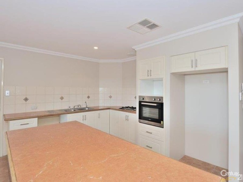 16 Wintersweet Place, Halls Head WA 6210