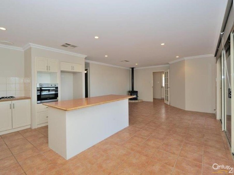 16 Wintersweet Place, Halls Head WA 6210