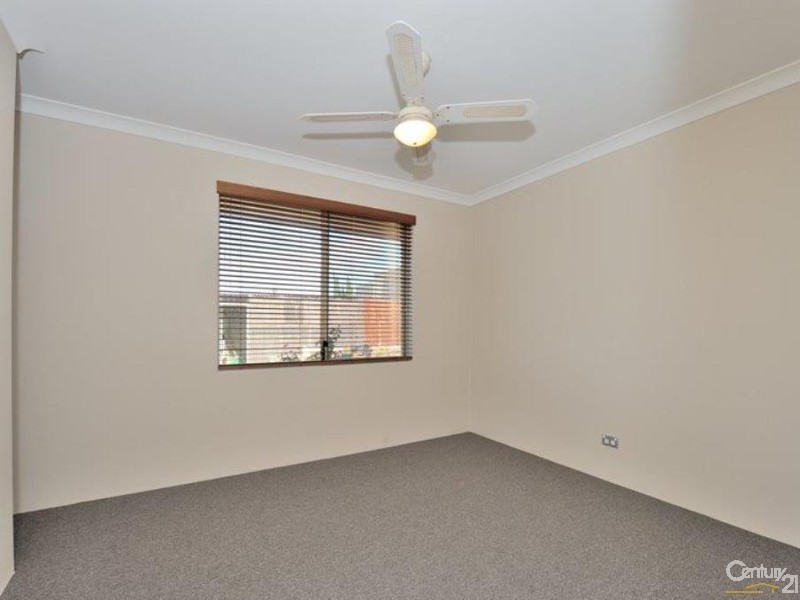 16 Wintersweet Place, Halls Head WA 6210