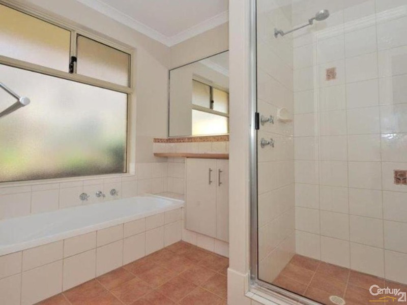 16 Wintersweet Place, Halls Head WA 6210