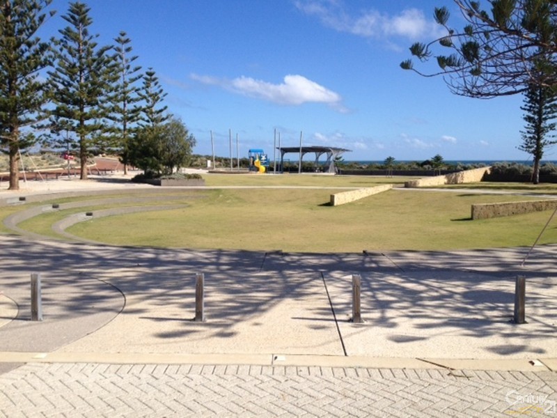 15 Stellaria Ave, Halls Head WA 6210