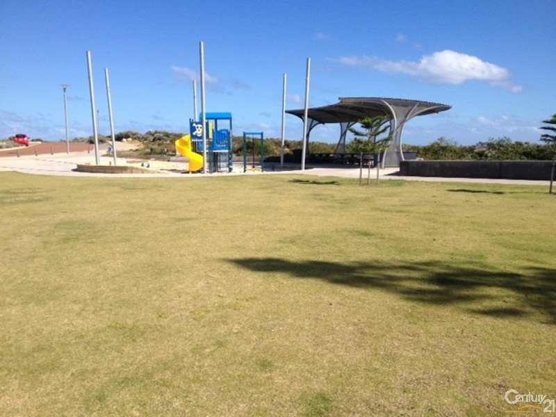 15 Stellaria Ave, Halls Head WA 6210