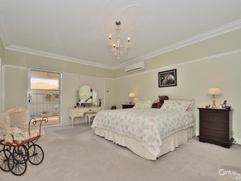 2 Walnut Way, Meadow Springs WA 6210