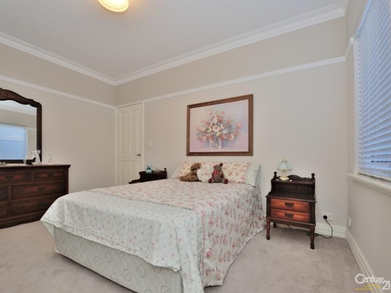 2 Walnut Way, Meadow Springs WA 6210