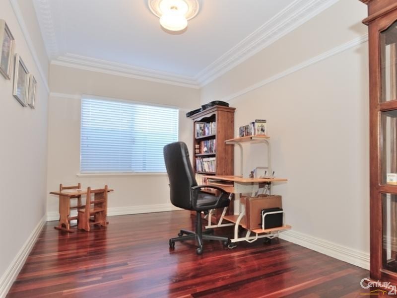2 Walnut Way, Meadow Springs WA 6210