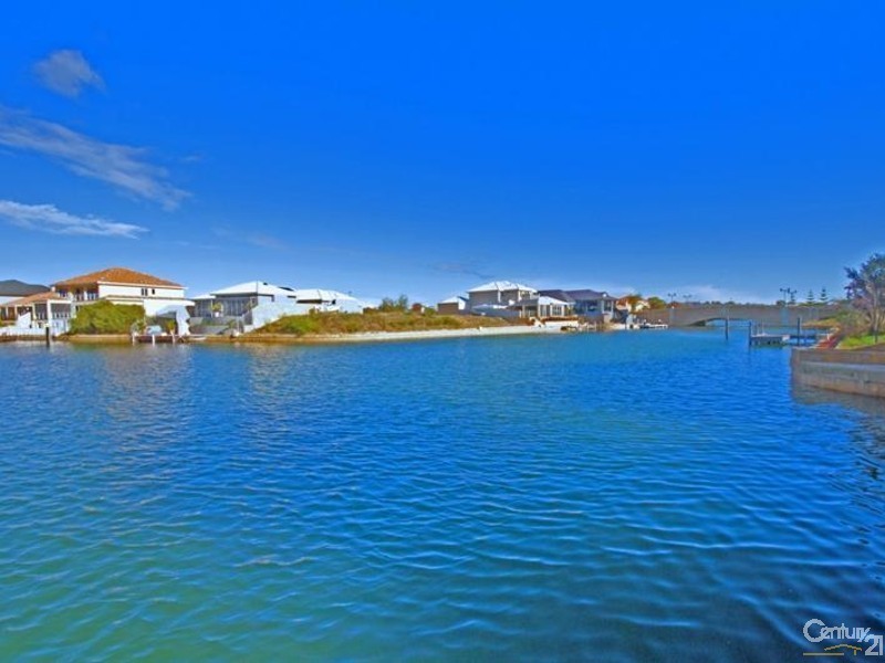 13 Estuary Place, Wannanup WA 6210