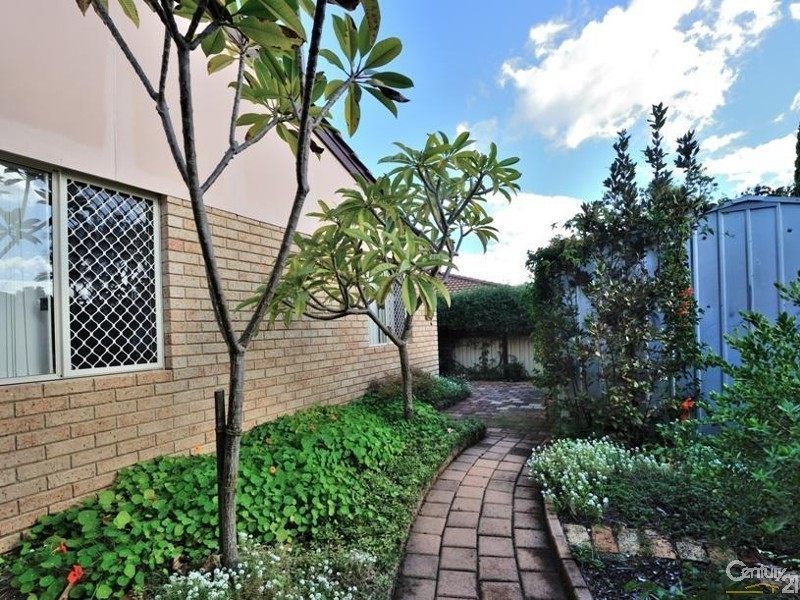 3A Fuchsia Place, Halls Head WA 6210