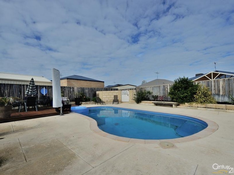 3 Lutea Road, Halls Head WA 6210