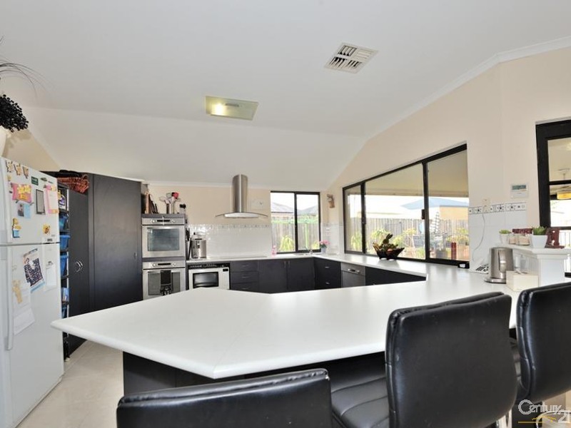 3 Lutea Road, Halls Head WA 6210