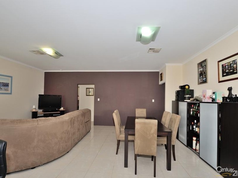 3 Lutea Road, Halls Head WA 6210