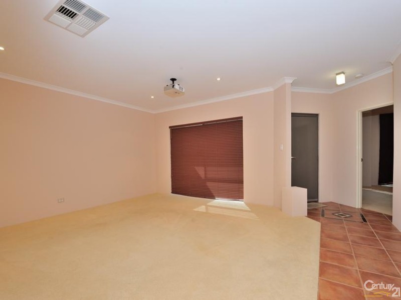 18 Ravendale Drive, Dudley Park WA 6210