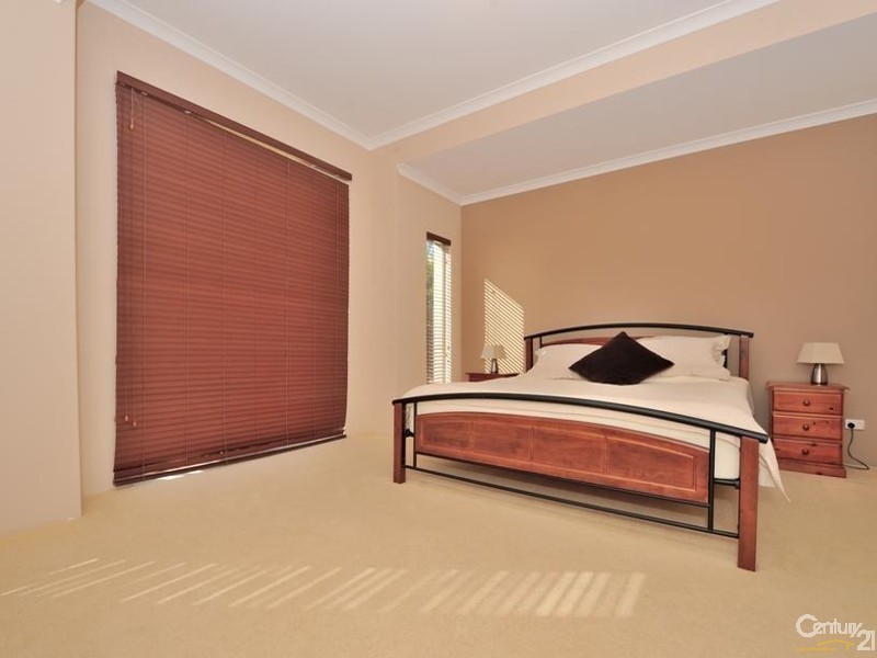 18 Ravendale Drive, Dudley Park WA 6210