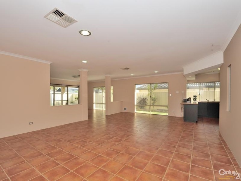 18 Ravendale Drive, Dudley Park WA 6210